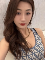 成熟氣質優雅，穿搭精緻有品味。